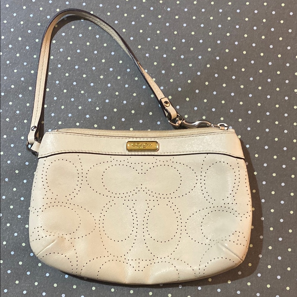 Wristlet Ivory Leather Signature C Clutch F47330